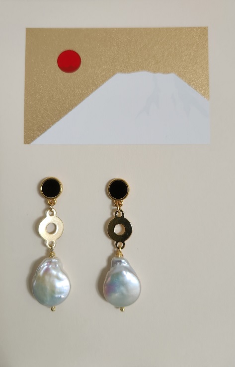 5110. Pearl and Gold Earrings - Lynn Walsh