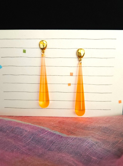 5364. German Resin and Gold Earrings - Lynn Walsh