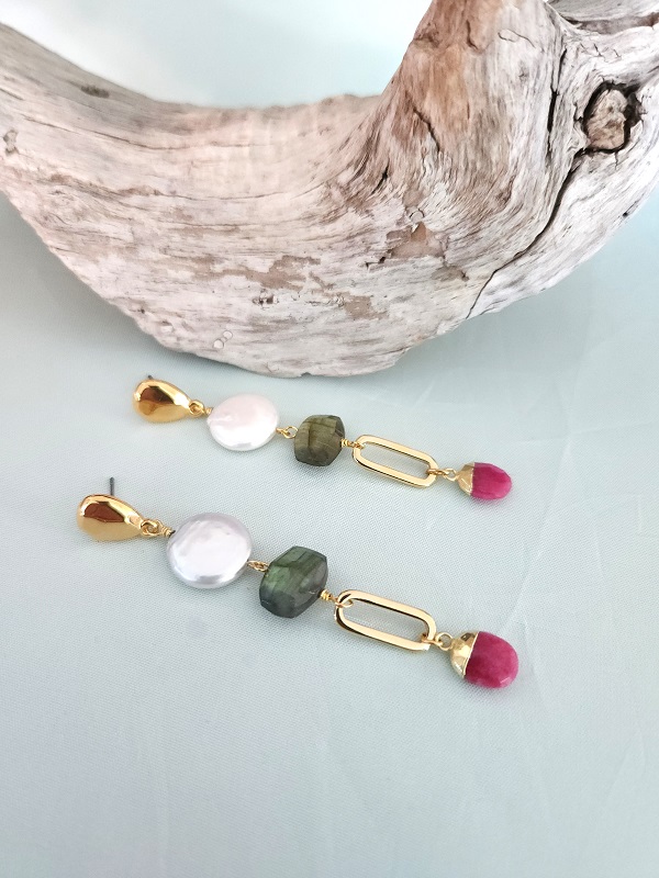 5411. Pearl_ Labradorite_ Chalcedony Gold Earrings - Lynn Walsh