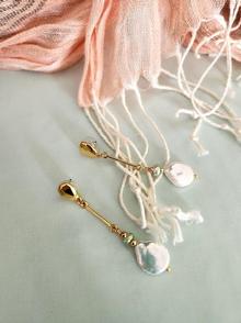 Lynn Walsh 5250. Pearl and Glass Earrings