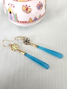 Lynn Walsh 5301. Chalcedony and Gold Earrings