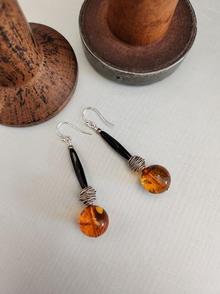 Lynn Walsh 5540. Amber and Agate Silver Earrings