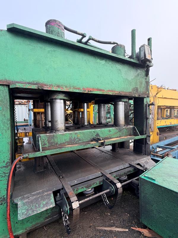 GLOBE 4 X 8 PRE PRESS - Press-Pre-Press